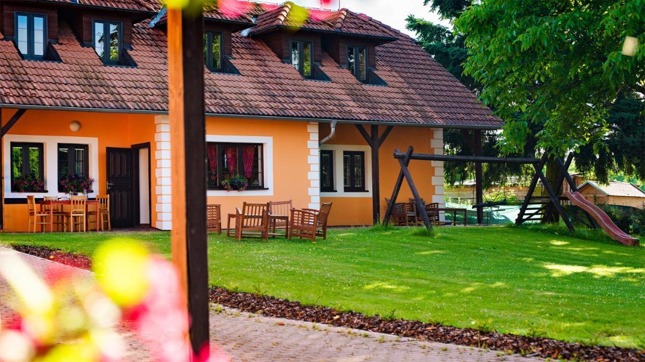 Wellness Penzion-Restaurace U Pstrosa Vsemyslice Exterior foto